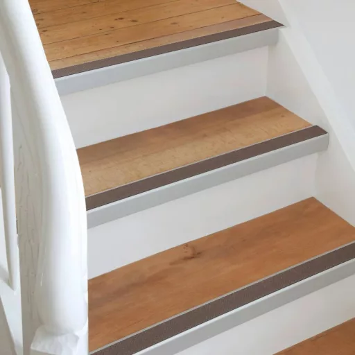 Dural AA122 lépcső profil, alu, eloxált ezüst, 24x58mm / 250cm (duraa122)