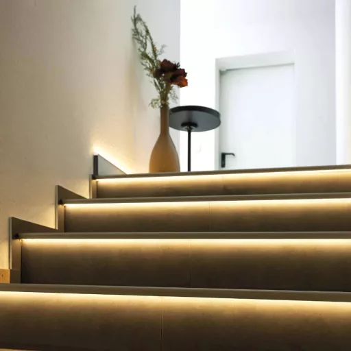 Dural FSTAC LED íves lépcső profil, porszórt fehér, 9mm / 250cm (durfstacled930)